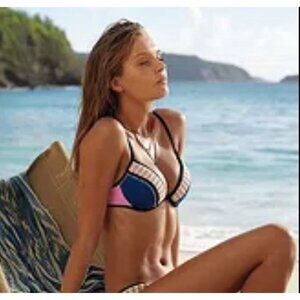 Victorias Secret Crochet Bikini Top Bra Swimwear “The Fabulous” Size 32C